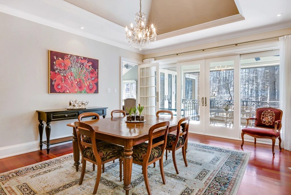 Dining room furnished with a wooden table and chairs